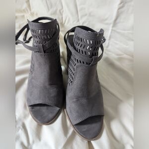 American Eagle Gray Weldon Caged 4" block heel open toe size 8.5